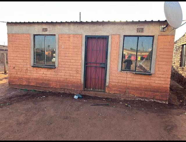 1 BEDROOM HOUSE FOR SALE IN MABOPANE UNIT U